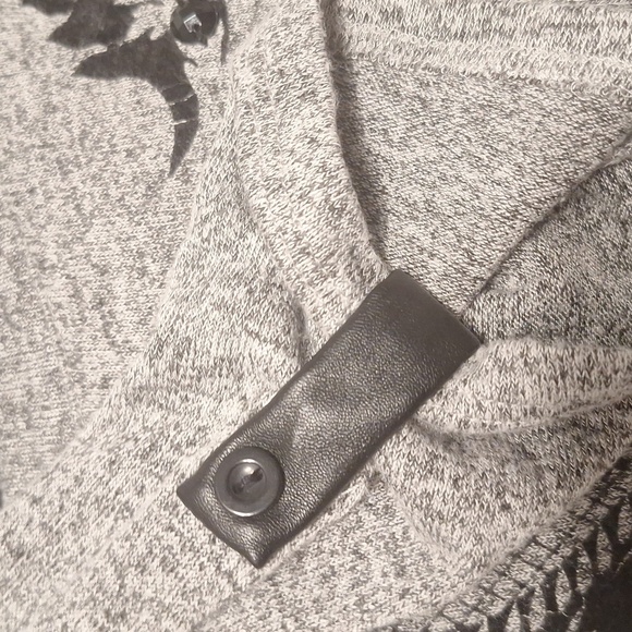 Hannah Gray & Black " Leather" Trimmed Embelished Sweater sz M #1215 - Picture 5 of 9